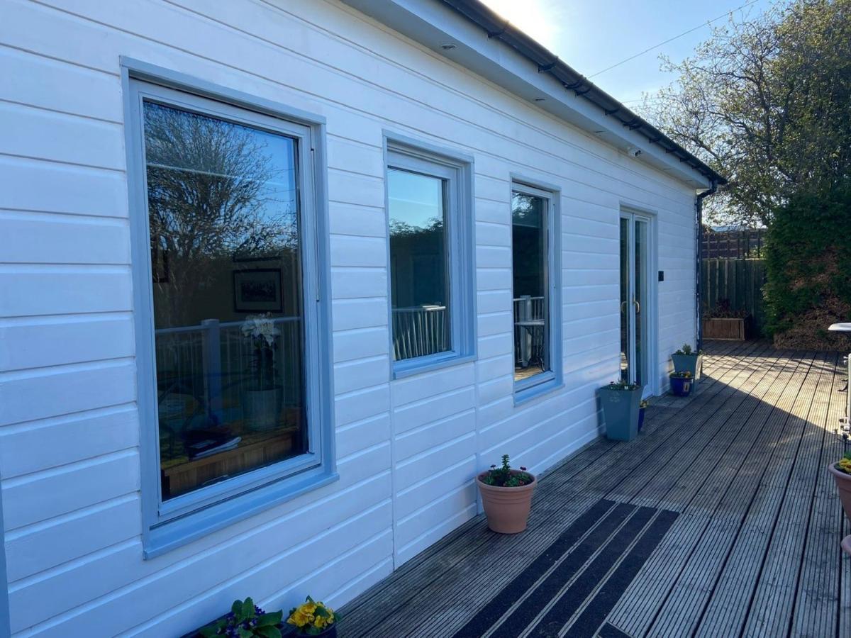 Chalet On The Green - Self Contained With Parking. Inshes 外观 照片