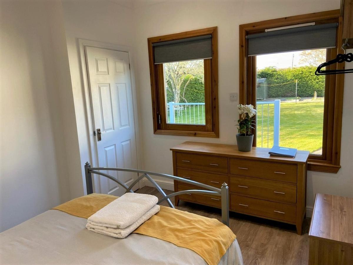 Chalet On The Green - Self Contained With Parking. Inshes 外观 照片