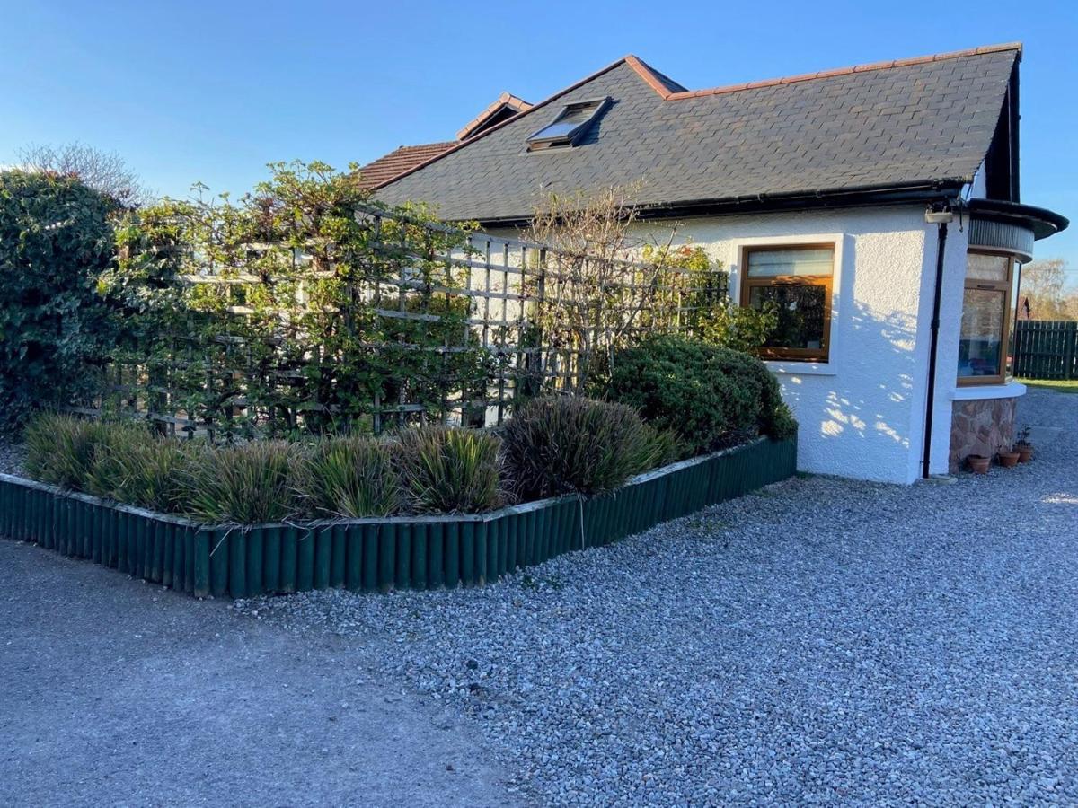 Chalet On The Green - Self Contained With Parking. Inshes 外观 照片